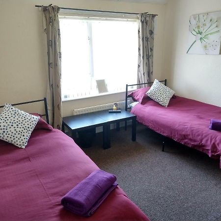 Rowe Gardens - Self Catering - Guesthouse Style - Comfortable Twin Or Double Rooms - Quiet Residential Area Вёкингтон Экстерьер фото