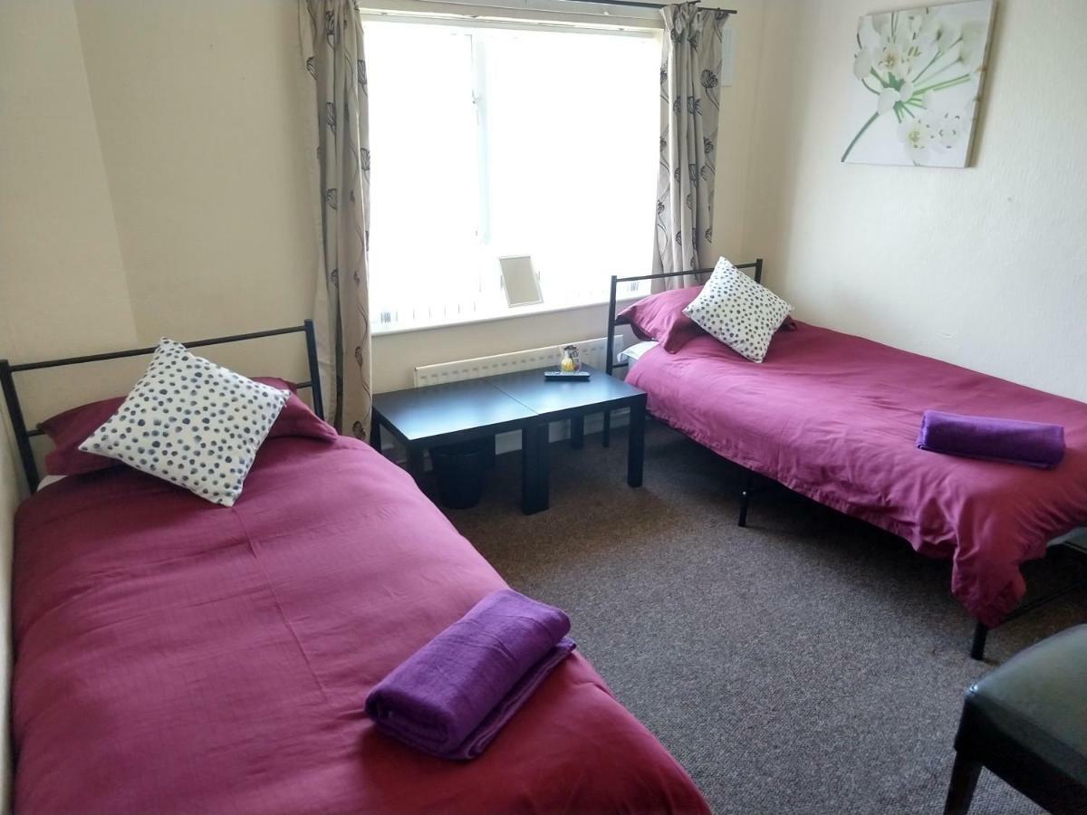 Rowe Gardens - Self Catering - Guesthouse Style - Comfortable Twin Or Double Rooms - Quiet Residential Area Вёкингтон Экстерьер фото