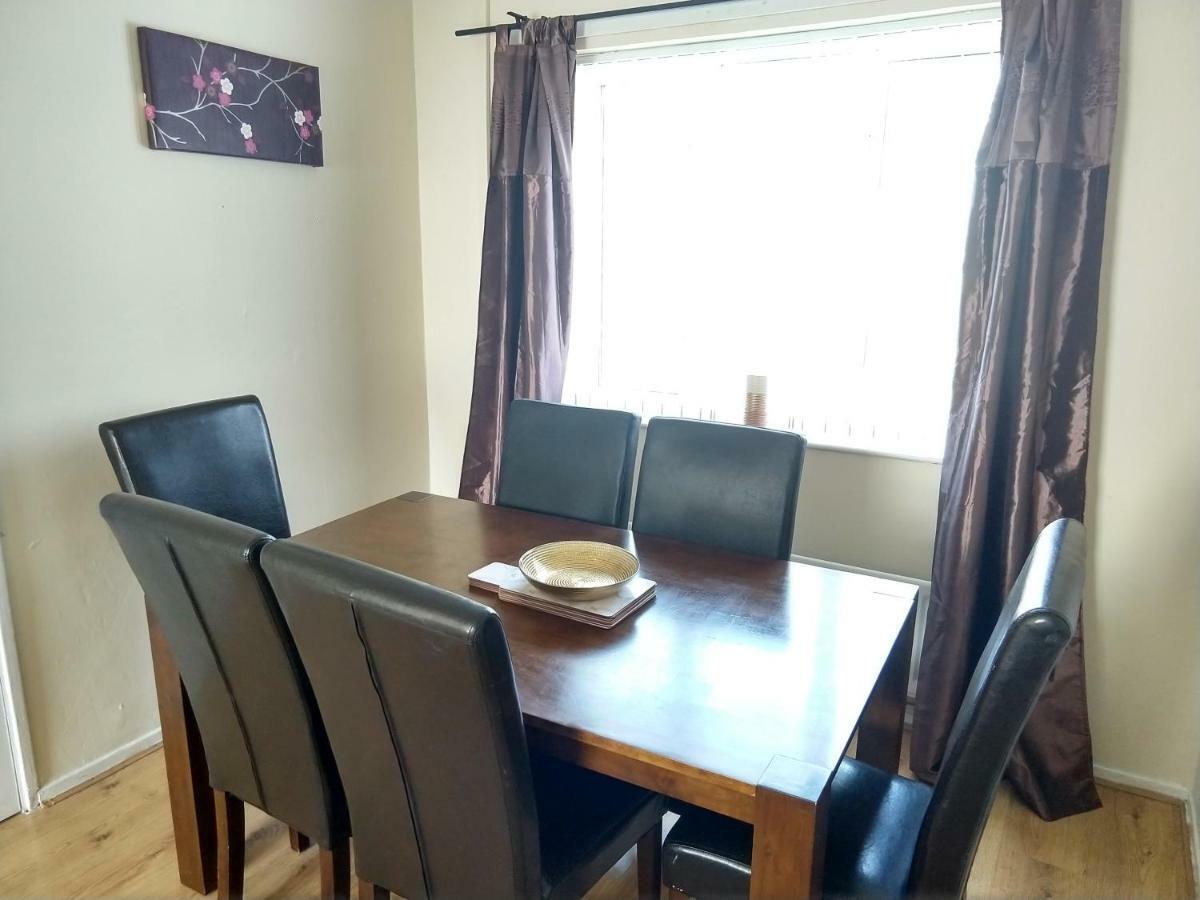 Rowe Gardens - Self Catering - Guesthouse Style - Comfortable Twin Or Double Rooms - Quiet Residential Area Вёкингтон Экстерьер фото