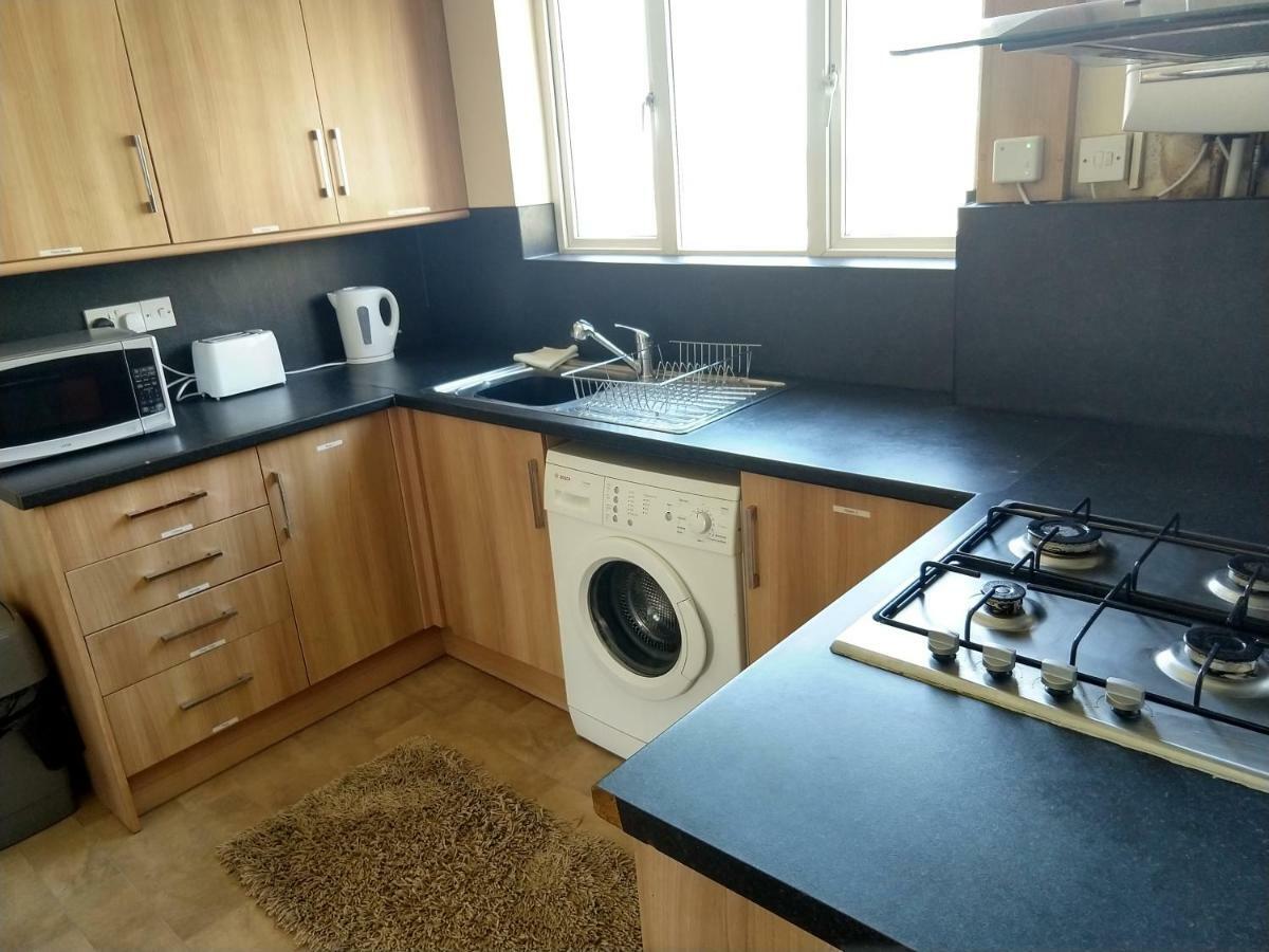 Rowe Gardens - Self Catering - Guesthouse Style - Comfortable Twin Or Double Rooms - Quiet Residential Area Вёкингтон Экстерьер фото