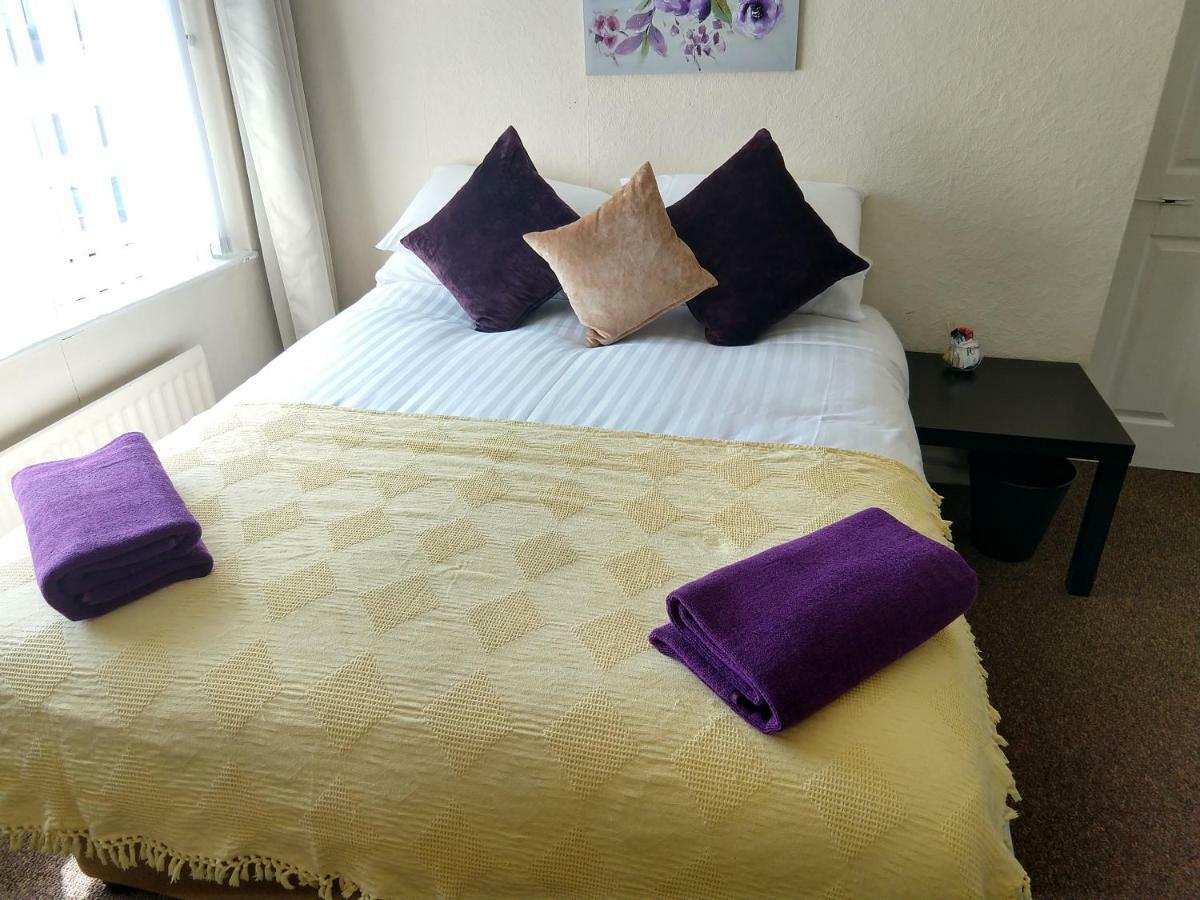 Rowe Gardens - Self Catering - Guesthouse Style - Comfortable Twin Or Double Rooms - Quiet Residential Area Вёкингтон Экстерьер фото