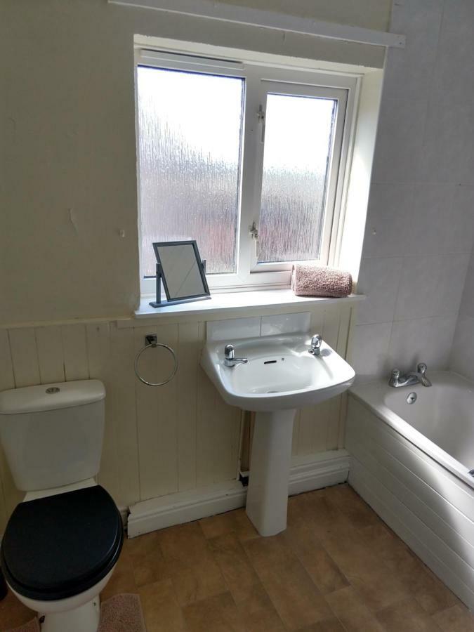 Rowe Gardens - Self Catering - Guesthouse Style - Comfortable Twin Or Double Rooms - Quiet Residential Area Вёкингтон Экстерьер фото