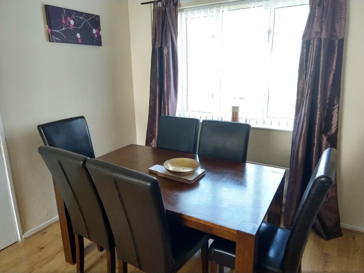 Rowe Gardens - Self Catering - Guesthouse Style - Comfortable Twin Or Double Rooms - Quiet Residential Area Вёкингтон Экстерьер фото
